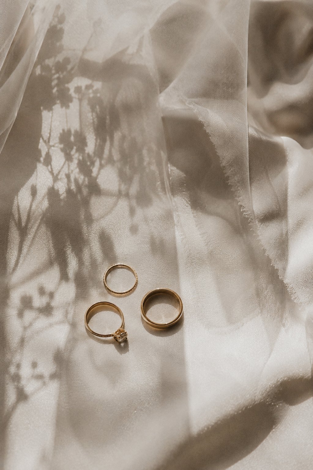 Wedding rings lace shadow